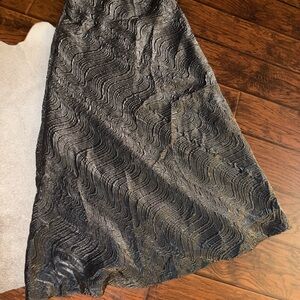 Gray Long Wavy Texture Long Skirt By Xscape Size 10